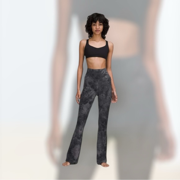 Lululemon Groove Super-High-Rise
Flared Pant Nulu
Diamond Dye Pitch Grey - Picture 1 of 7